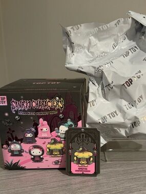 Top Toy Sanrio  Characters Halloween Mischief Night Pompompurin
